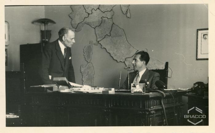 Fulvio Bracco nel suo ufficio, Stabilimento Bracco via Fucini, 1941