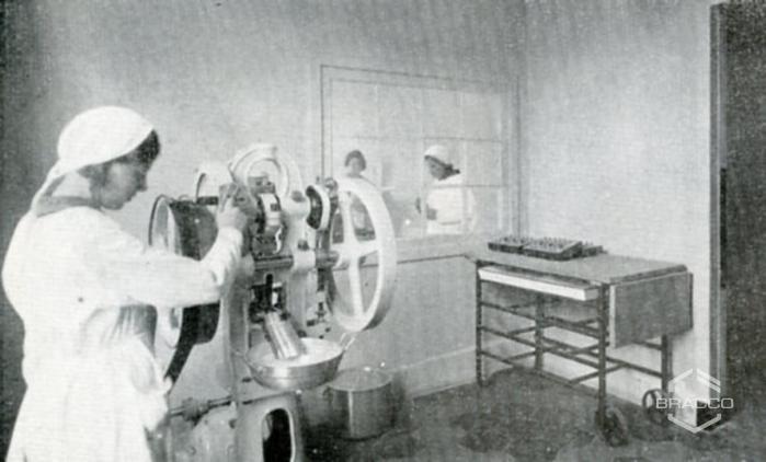 Reparto di confezionamento, 1933