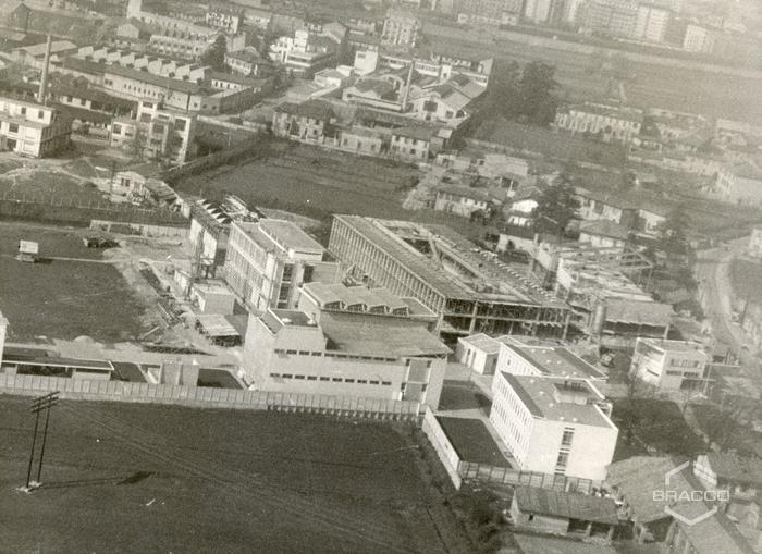 Veduta aerea stabilimento Bracco a Lambrate, anni '50