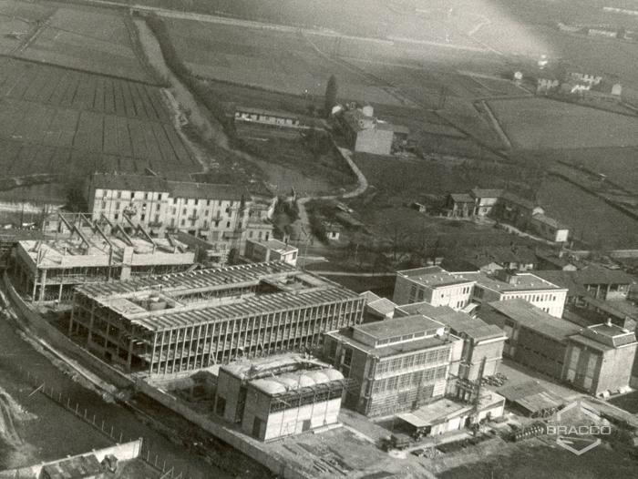 Veduta aerea stabilimento Bracco a Lambrate, anni '50