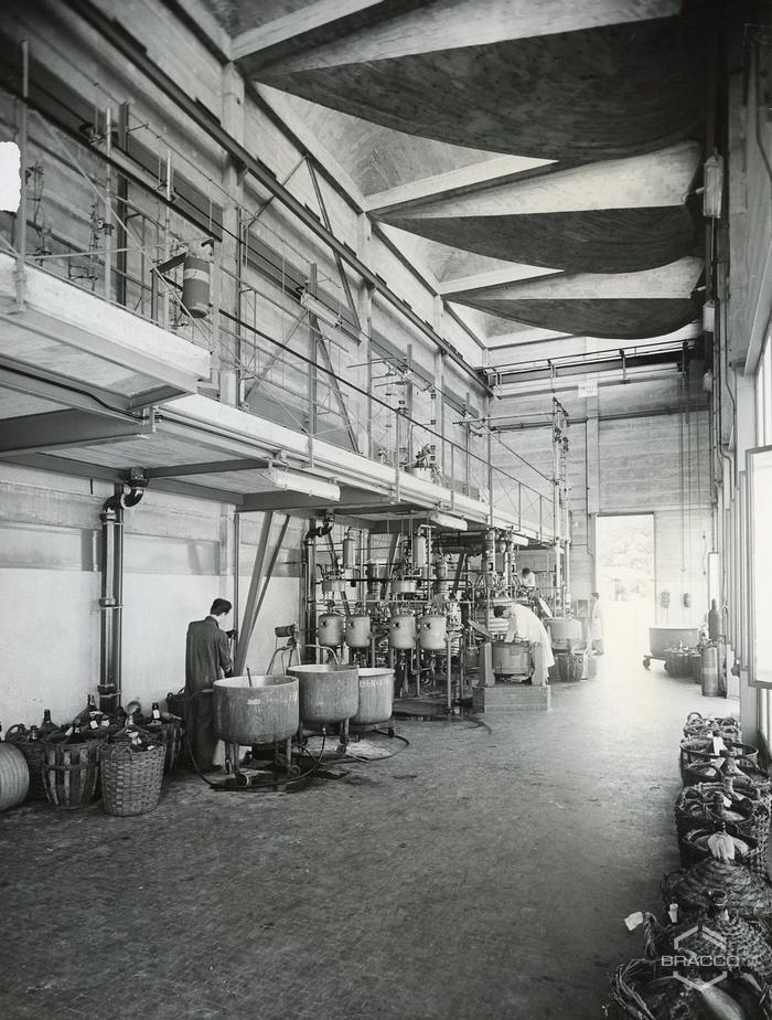 Edificio B4, produzione sintetici, anni '60