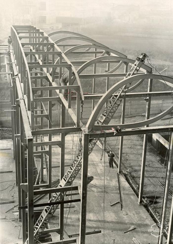 Costruzione edificio B4, struttura portante in acciaio, 1958-1959