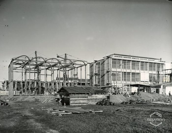 Costruzione edificio B4, struttura portante in acciaio, 1958-1959