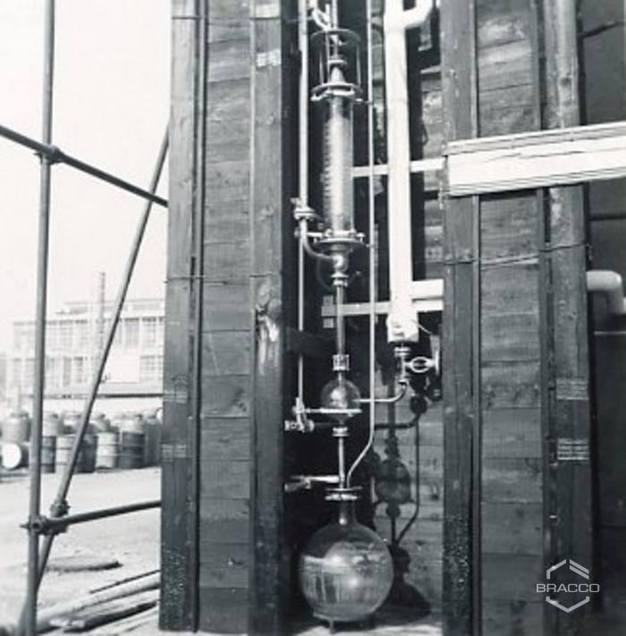 Impianti e macchinari dell'edificio B5, produzione sintetici, anni '50