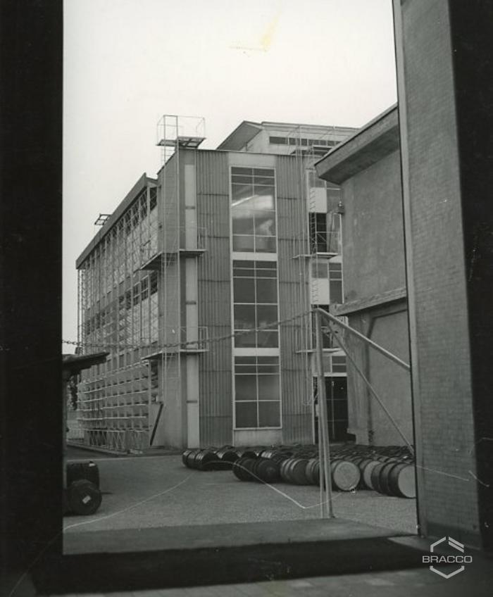 Edificio B6, produzione sintetici, anni '50