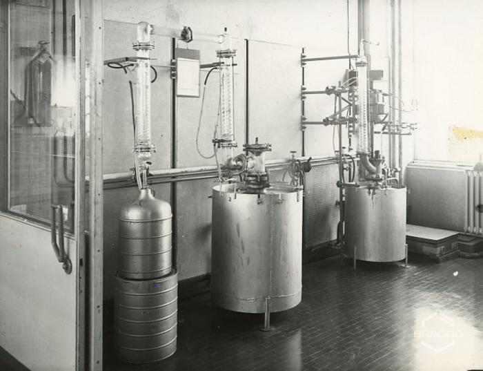 Impianti e attrezzature dell'edificio B6, produzione sintetici, anni '50