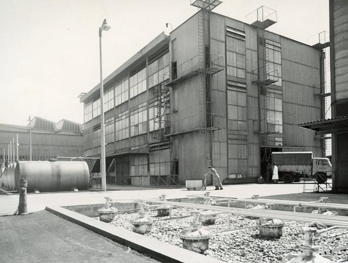 Edificio B6, produzione sintetici, anni '50