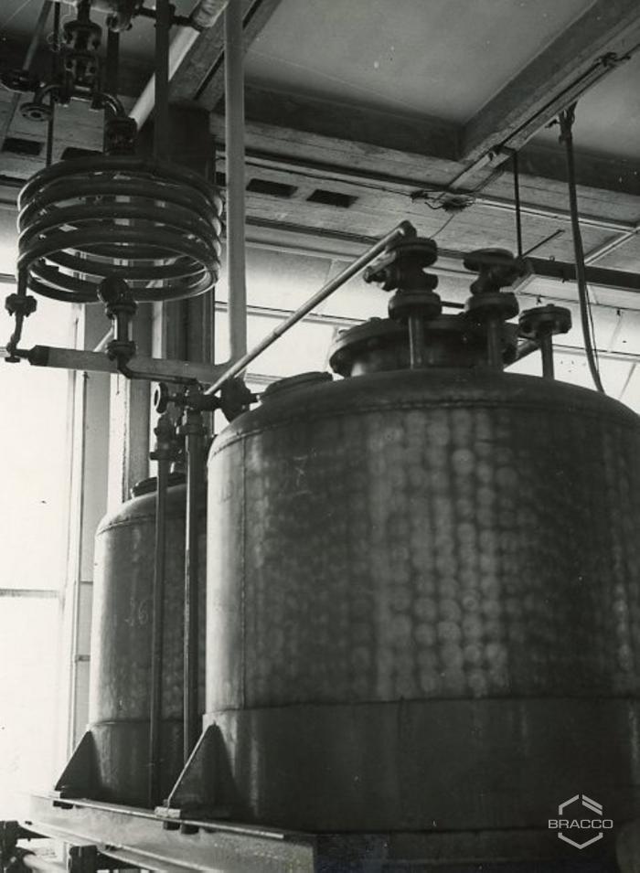 Impianti e attrezzature dell'edificio B6, produzione sintetici, anni '50