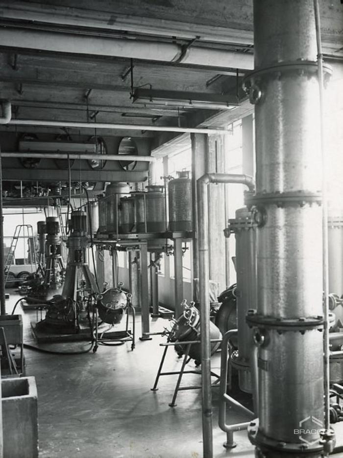 Impianti e attrezzature dell'edificio B6, produzione sintetici, anni '50