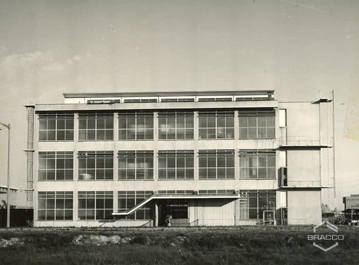 Edificio B6, produzione sintetici, anni '50