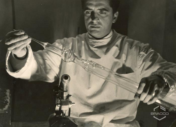 Soffiatore e  modellatore del vetro, anni '60