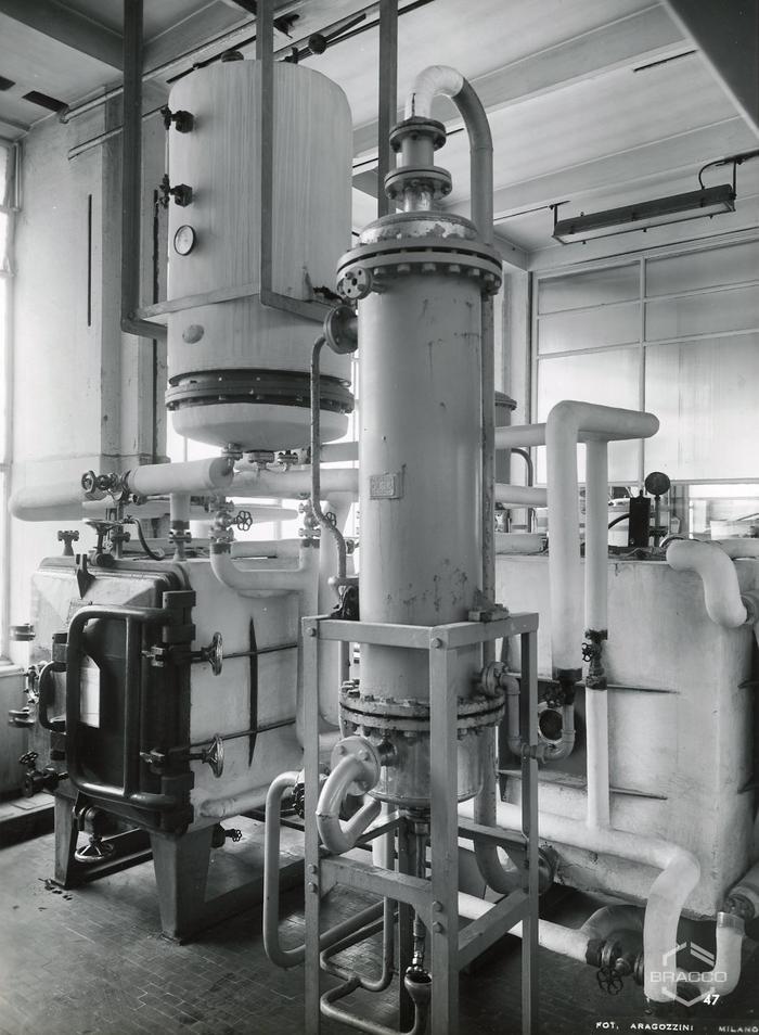 Particolare di essiccatoi sotto vuoto, inizio anni '60
