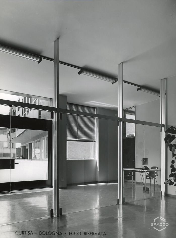 Ingresso palazzina uffici, anni '60
