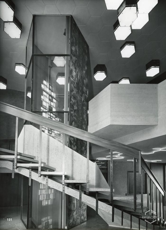 Edificio B14, ingresso presidenza, dettaglio illuminazione, inizio anni '60