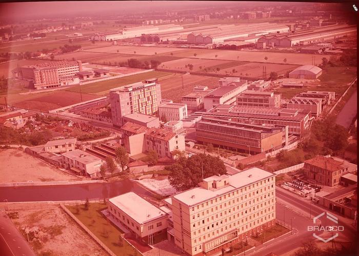 Veduta aerea dello stabilimento Bracco, anni '60