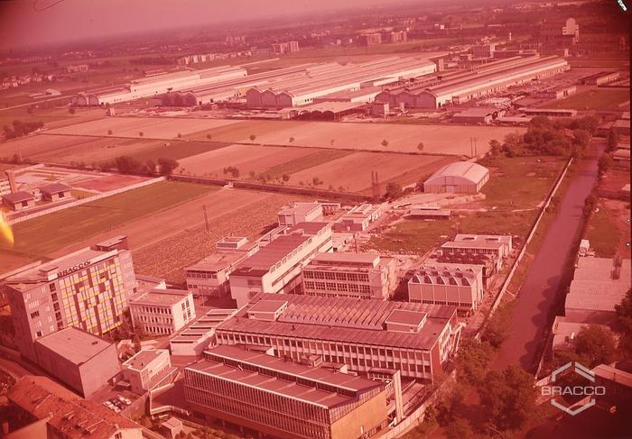 Veduta aerea dello stabilimento Bracco, anni '60