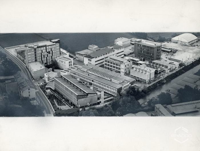 Veduta aerea dello stabilimento produttivo Bracco di Lambrate, anni '60-'70