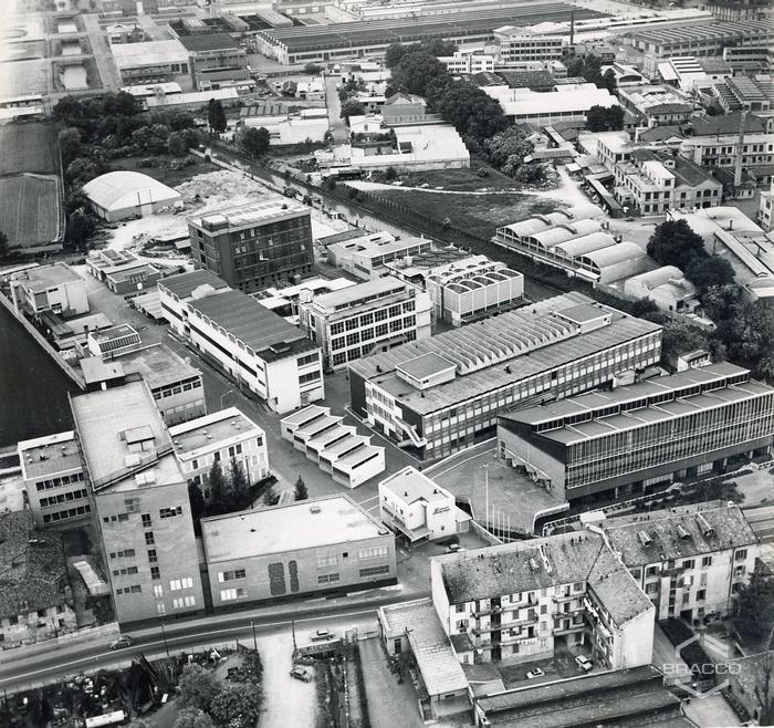 Veduta aerea dello stabilimento Bracco di Lambrate, anni '60