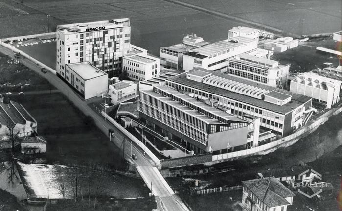 Veduta aerea dello stabilimento produttivo Bracco di Lambrate, anni '60-'70