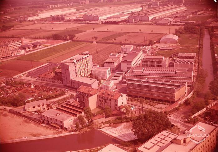 Veduta aerea dello stabilimento Bracco, anni '60