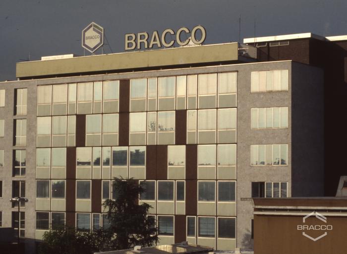 Edificio B14, direzione e uffici, dello stabilimento Bracco di Lambrate, anni '90