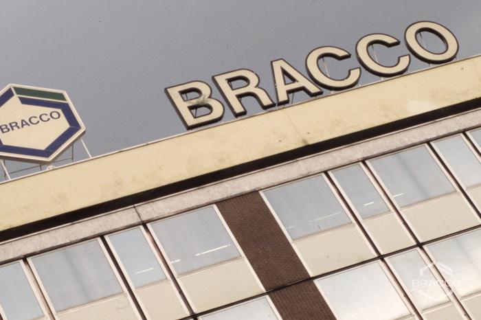 Edificio B14, direzione e uffici, dello stabilimento Bracco di Lambrate, anni '90