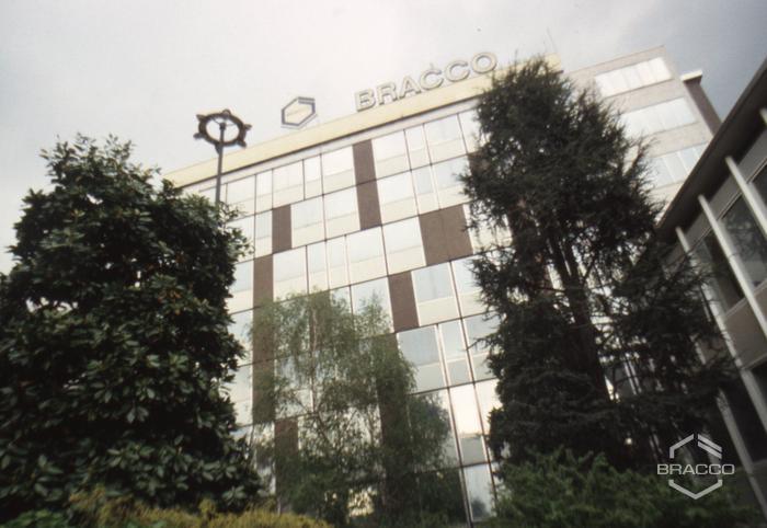 Edificio B14, direzione e uffici, dello stabilimento Bracco di Lambrate, anni '90