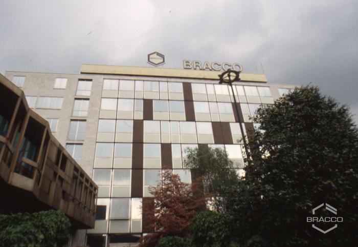 Edificio B14, direzione e uffici, dello stabilimento Bracco di Lambrate, anni '90