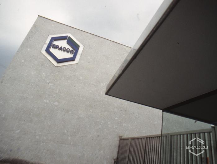 Edificio B14, direzione e uffici, dello stabilimento Bracco di Lambrate, anni '90