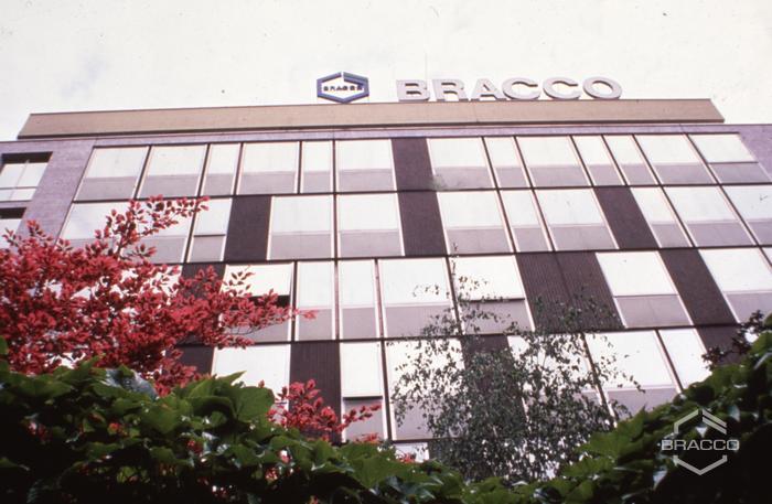 Edificio B14, direzione e uffici, dello stabilimento Bracco di Lambrate, anni '90