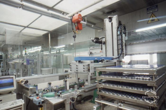 Produzione mezzi di contrasto, caricamento e sterilizzazione, dettagli attrezzature, anni '90