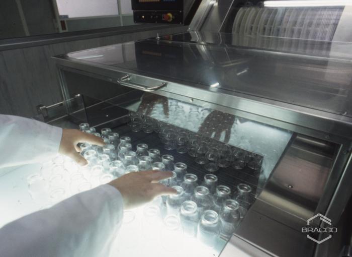Produzione mezzi di contrasto, caricamento e sterilizzazione, dettagli attrezzature, anni '90