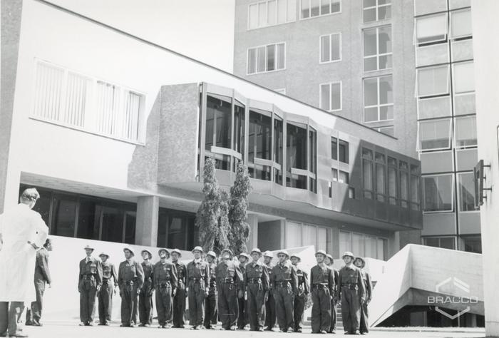 Squadra pompieri Bracco, foto di gruppo, 1966