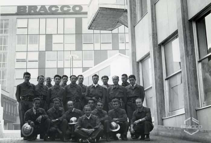Squadra antincendio Bracco, fotografia di gruppo, 1966