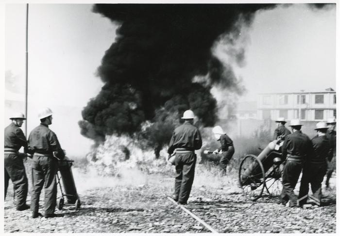 Estinzione dell'incendio con gli estintori, 1966