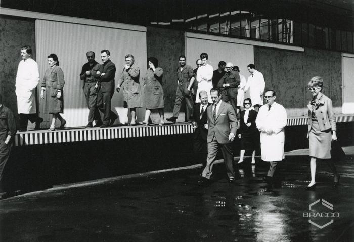 Saggio annuale della squadra antincendio Bracco, Fulvio e Diana Bracco con Ernst Felder, 1966