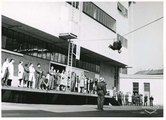 Esercitazione ginnica, traversata sulla fune, 1966