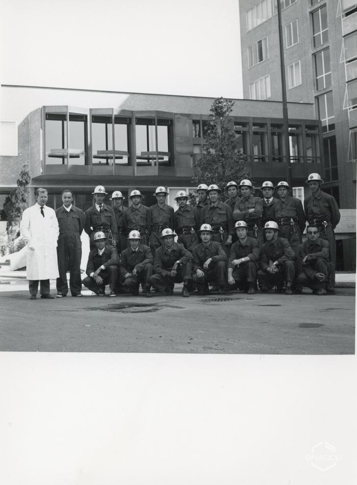 Squadra antincendio Bracco, fotografia di gruppo, 1966