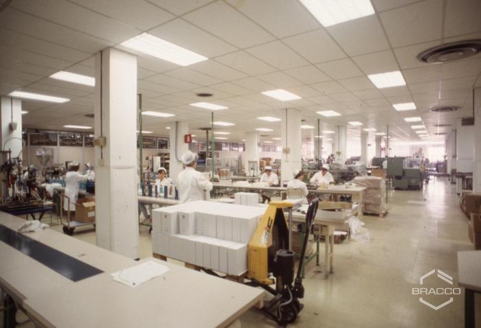 Laboratorio di confezionamento della Diana de Silva cosmétiques, anni '90
