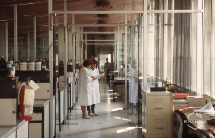 Laboratorio di ricerca chimica biologica della Diana de Silva cosmétiques, anni '90