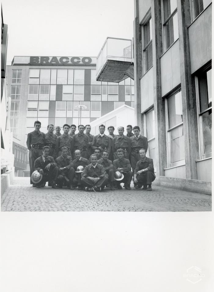 Squadra antincendio Bracco, fotografia di gruppo, 1966
