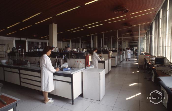 Laboratorio di ricerca chimica biologica della Diana de Silva cosmétiques, anni '90