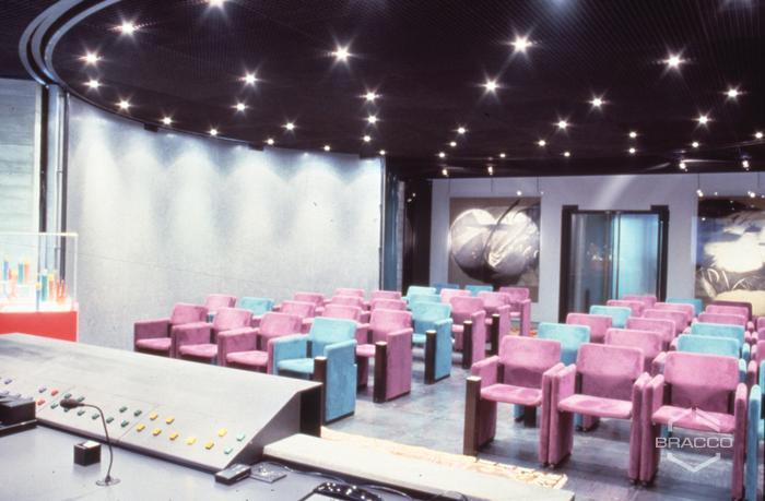 Sala polivalente presso l'edificio della Diana de Silva cosmétiques, anni '90