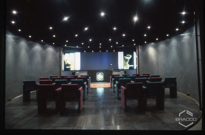 Sala polivalente presso l'edificio della Diana de Silva cosmétiques, anni '90