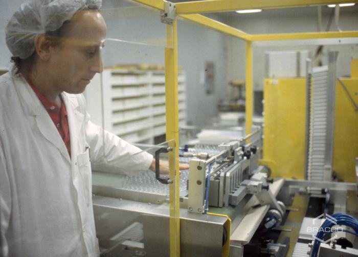 Sintetica SA di Mendrisio, reparto di confezionamento, anni '90