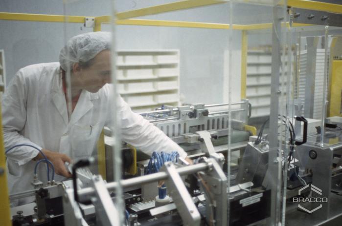 Sintetica SA di Mendrisio, reparto di confezionamento, anni '90