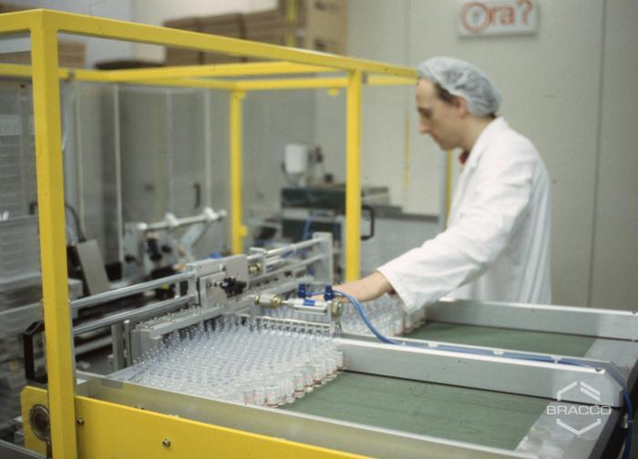 Sintetica SA di Mendrisio, reparto di confezionamento, anni '90