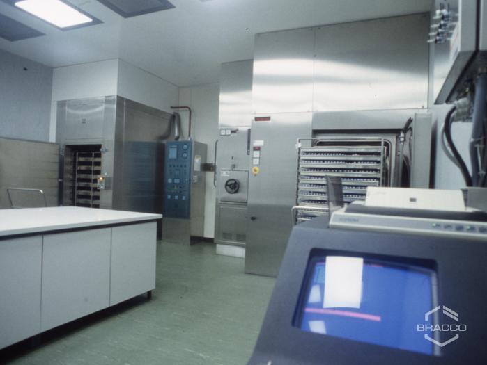 Sintetica SA di Mendrisio, reparto di sterilizzazione, anni '90