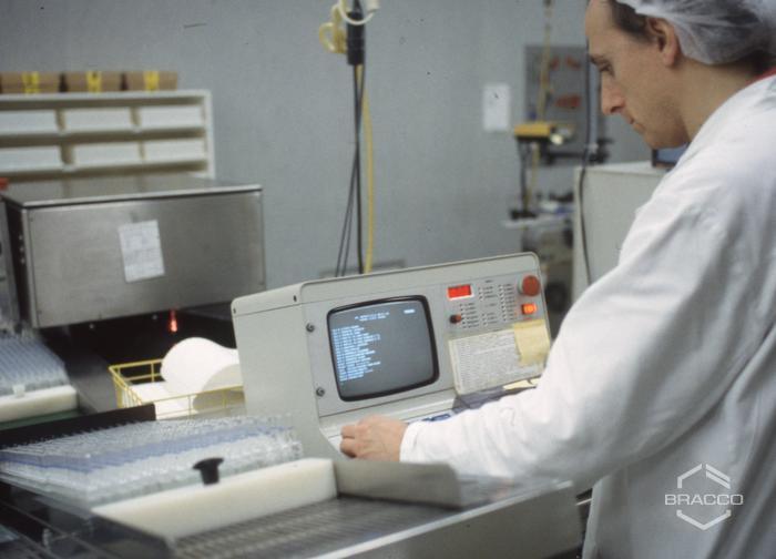 Sintetica SA di Mendrisio, reparto di confezionamento, anni '90