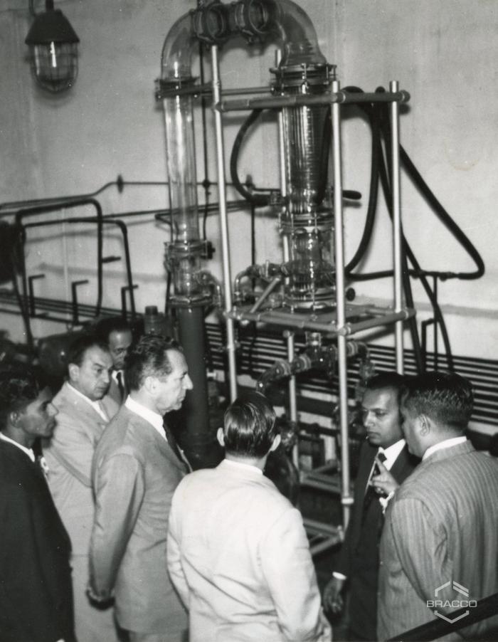 Visita allo stabilimento della Biological Products LTD, 25 gennaio 1964